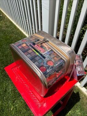 Make up & Make up Case NWT, Great Travel Ensemble, Case 8” x 7” x 6”